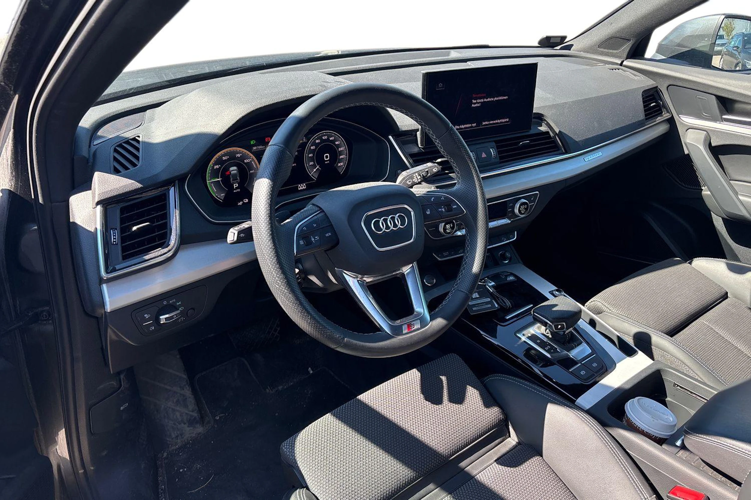 harmaa Audi Q5 2023 kuva 3.
