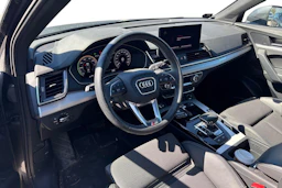 harmaa Audi Q5 2023 kuva 3.