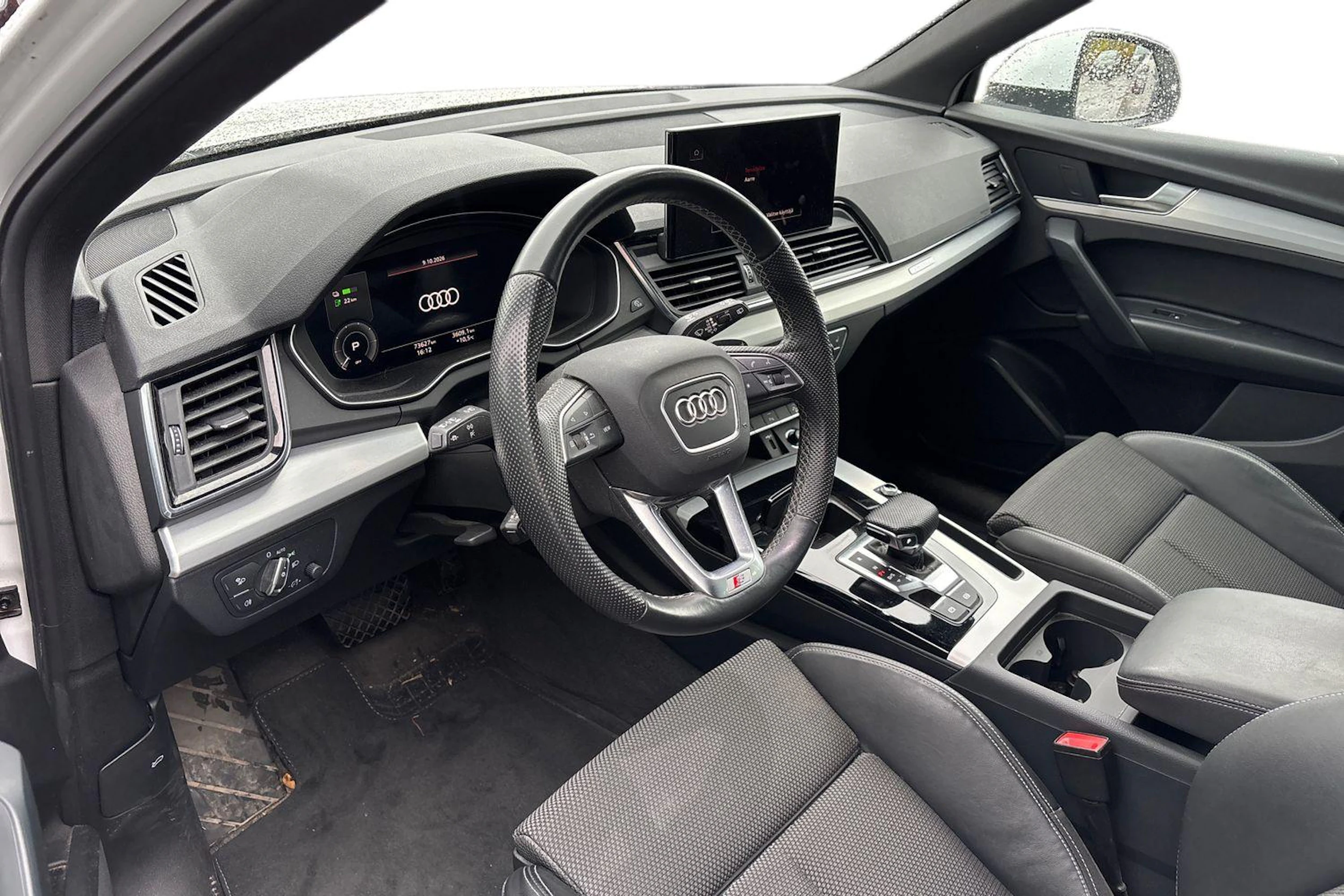 valkoinen Audi Q5 2023 kuva 3.