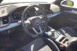 met. musta Audi Q5 2023 kuva 3.