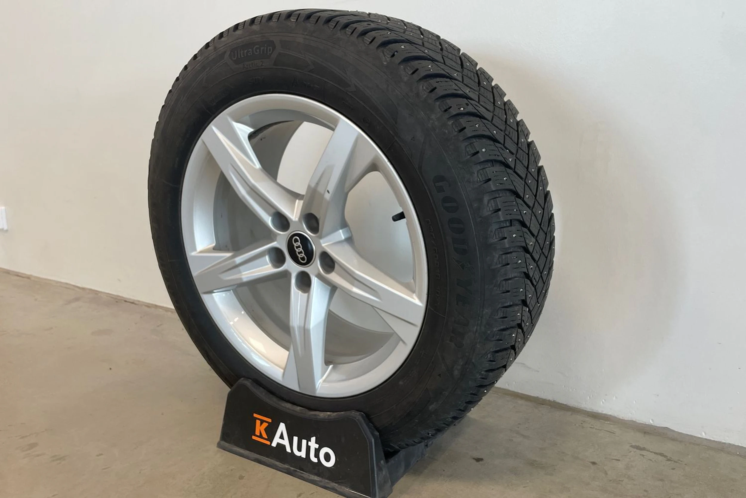 met. musta Audi Q5 2023 kuva 10.