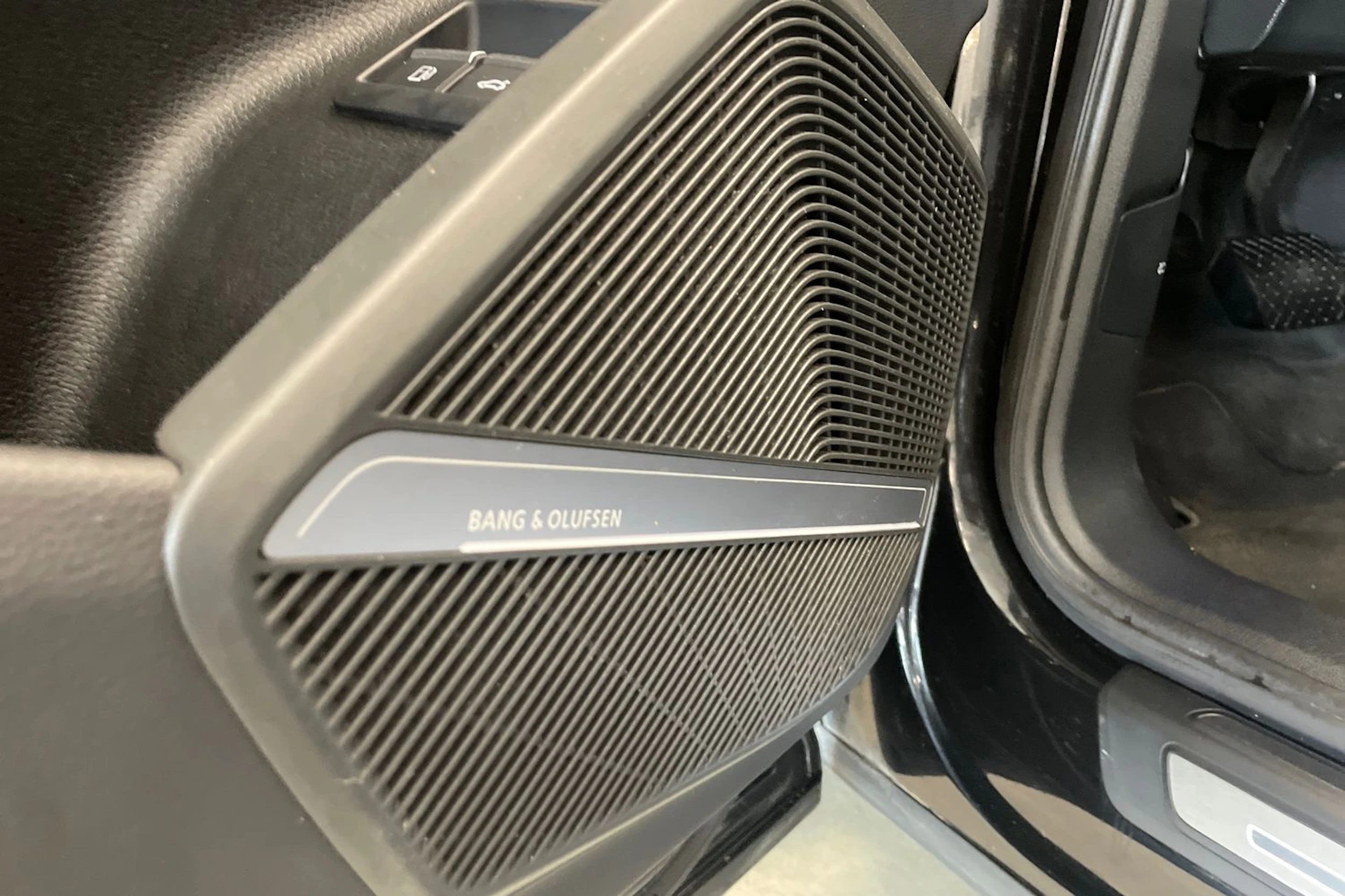 met. musta Audi Q5 2023 kuva 19.