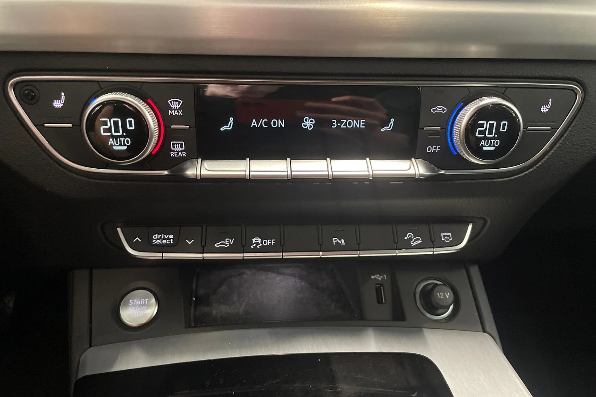 met. musta Audi Q5 2023 kuva 29.