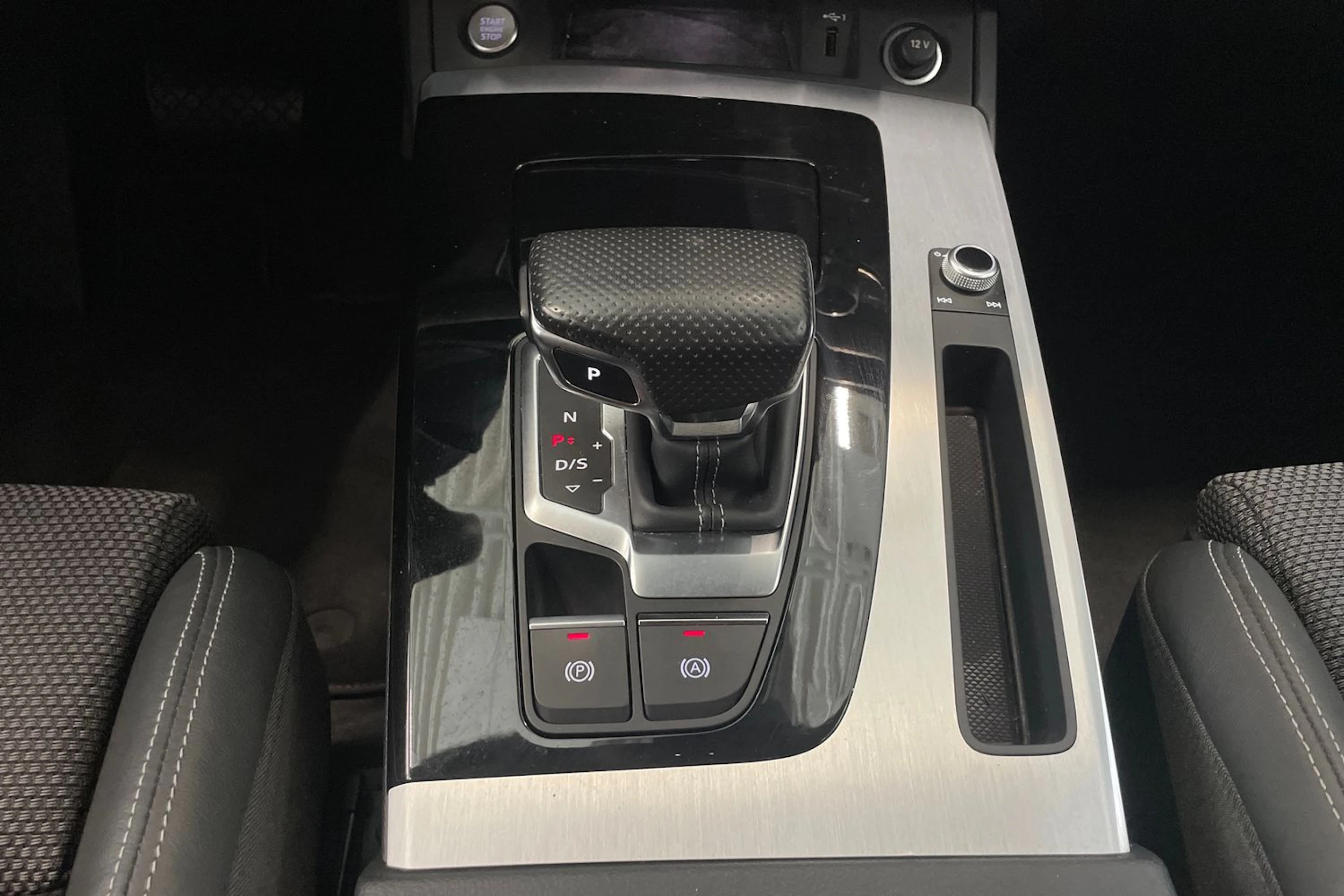 met. musta Audi Q5 2023 kuva 30.