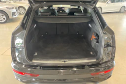met. musta Audi Q5 2023 kuva 32.