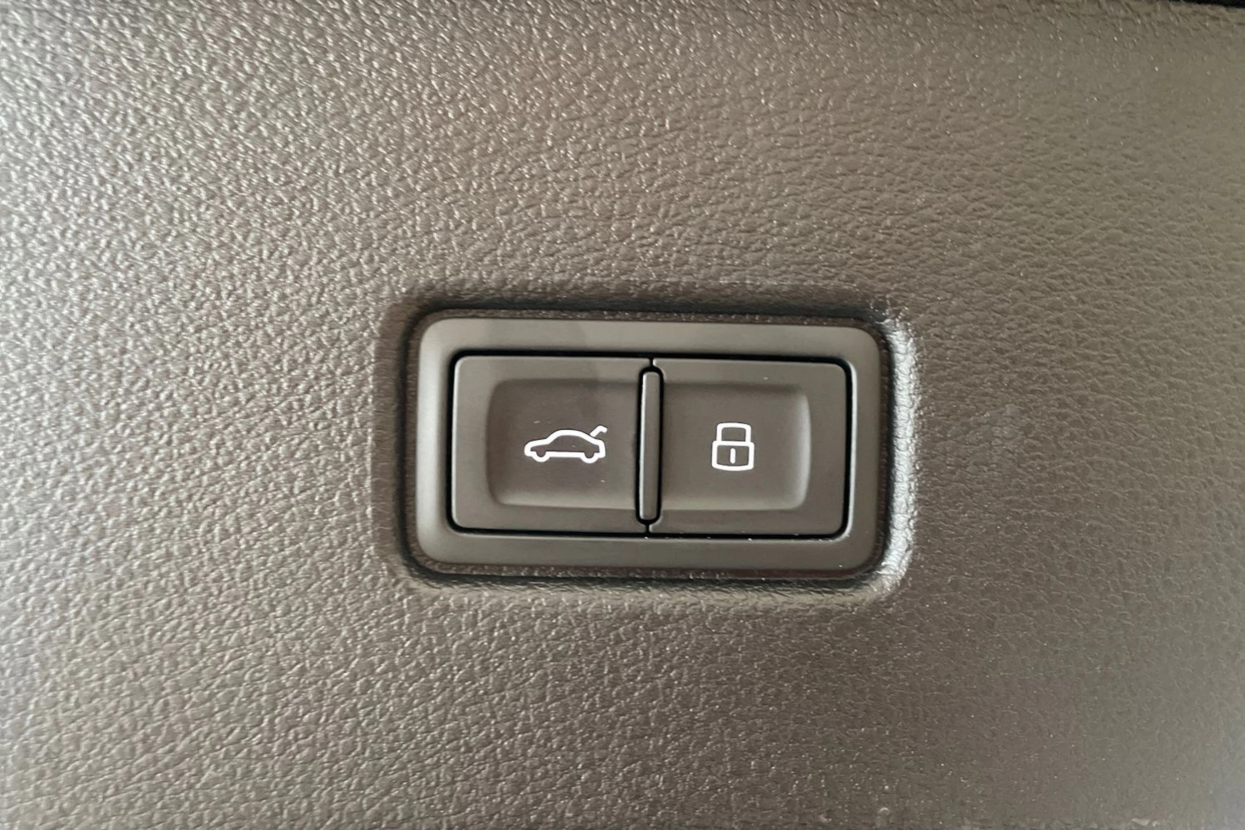 met. musta Audi Q5 2023 kuva 34.