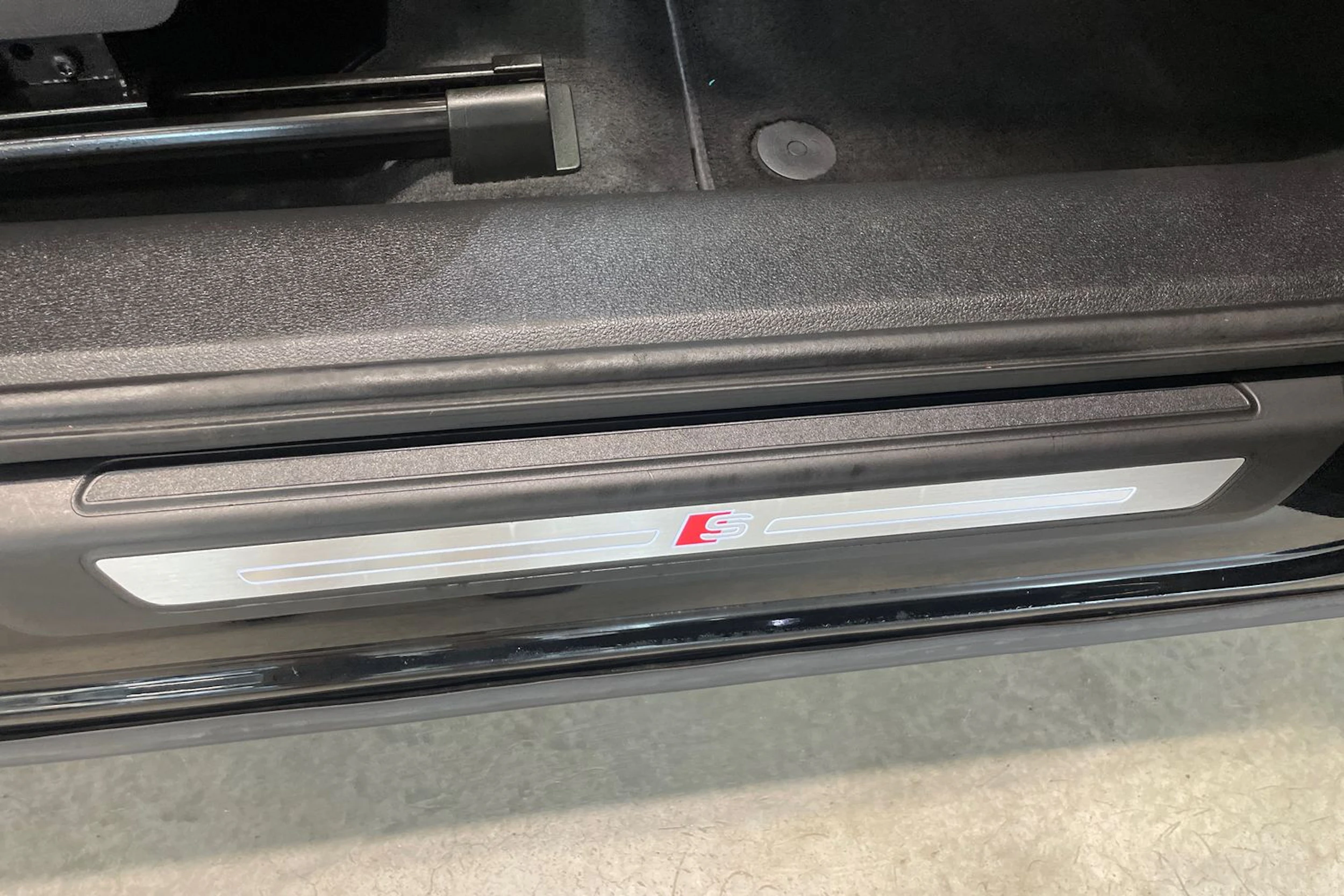 met. musta Audi Q5 2023 kuva 38.