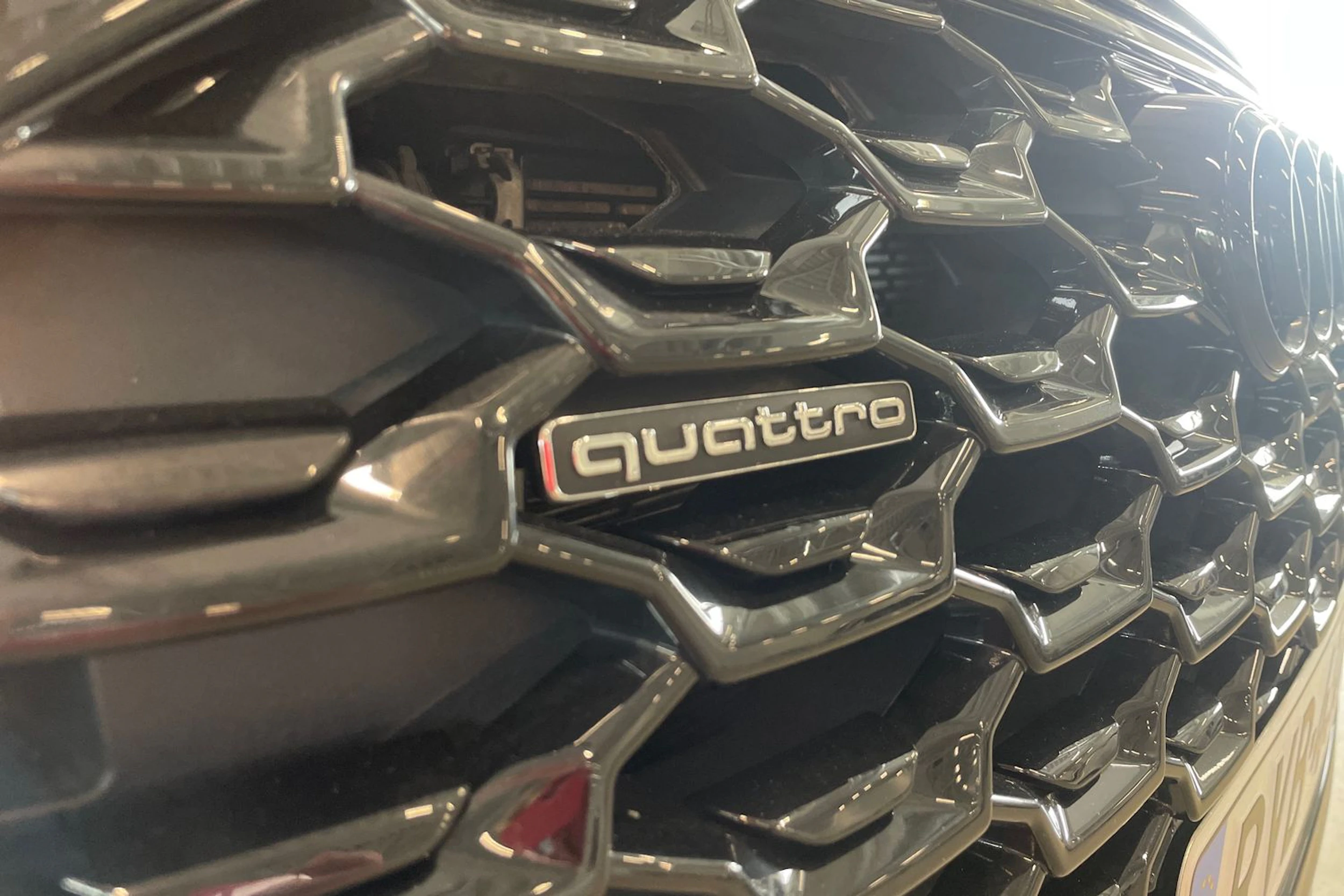 met. musta Audi Q5 2023 kuva 40.