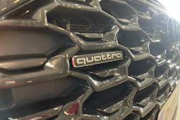 met. musta Audi Q5 2023 kuva 40.