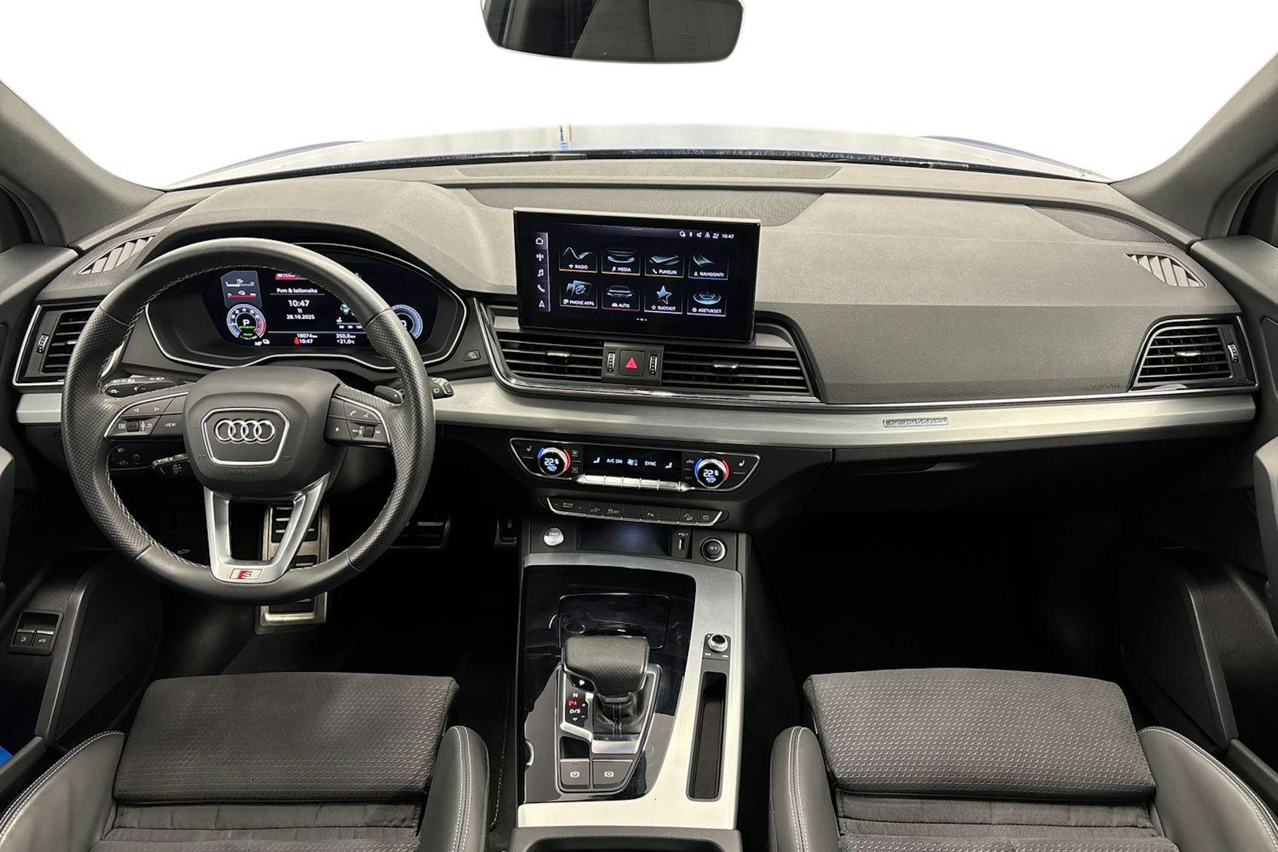 met. sininen Audi Q5 2023 kuva 9.