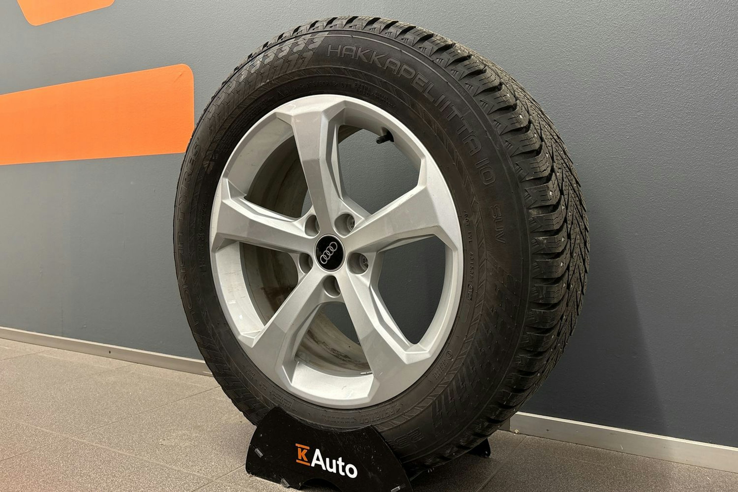 met. sininen Audi Q5 2023 kuva 13.