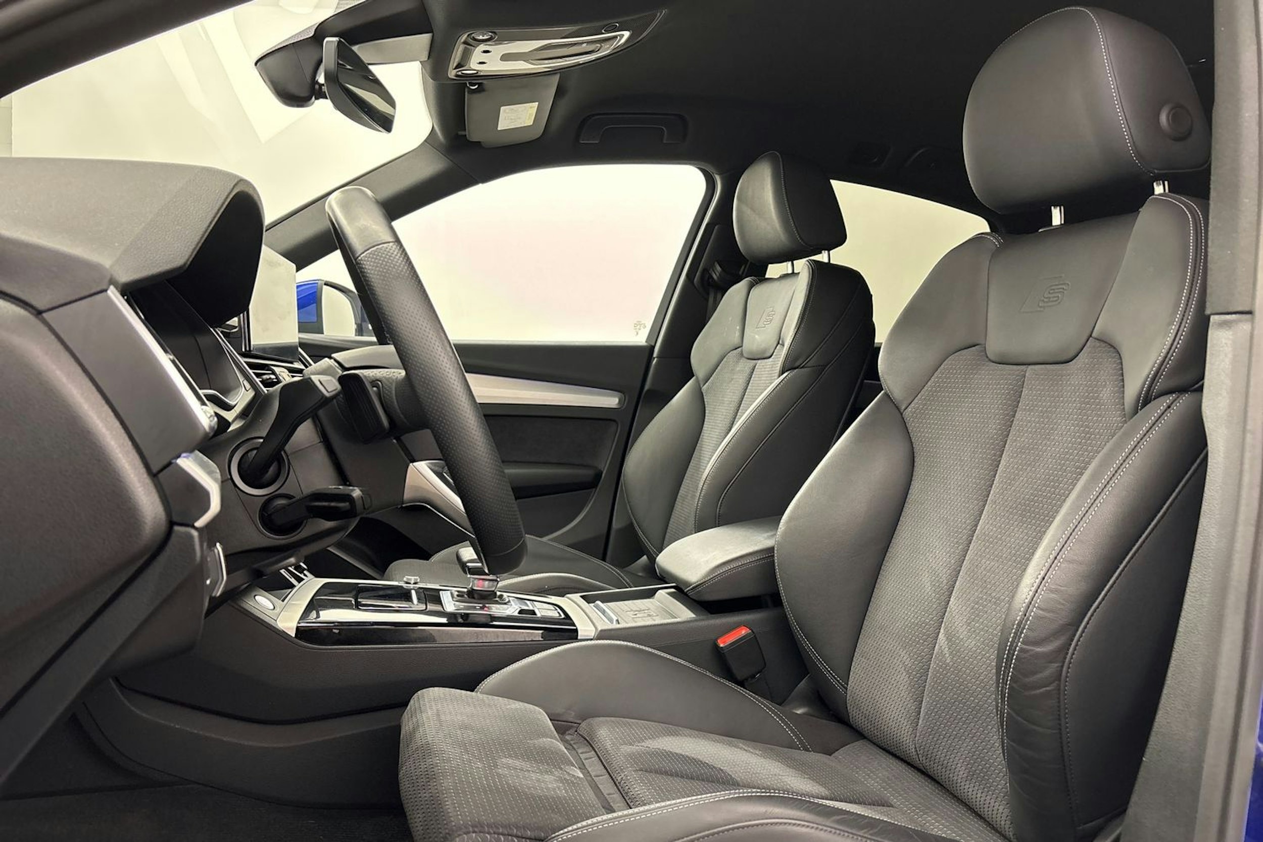 met. sininen Audi Q5 2023 kuva 14.