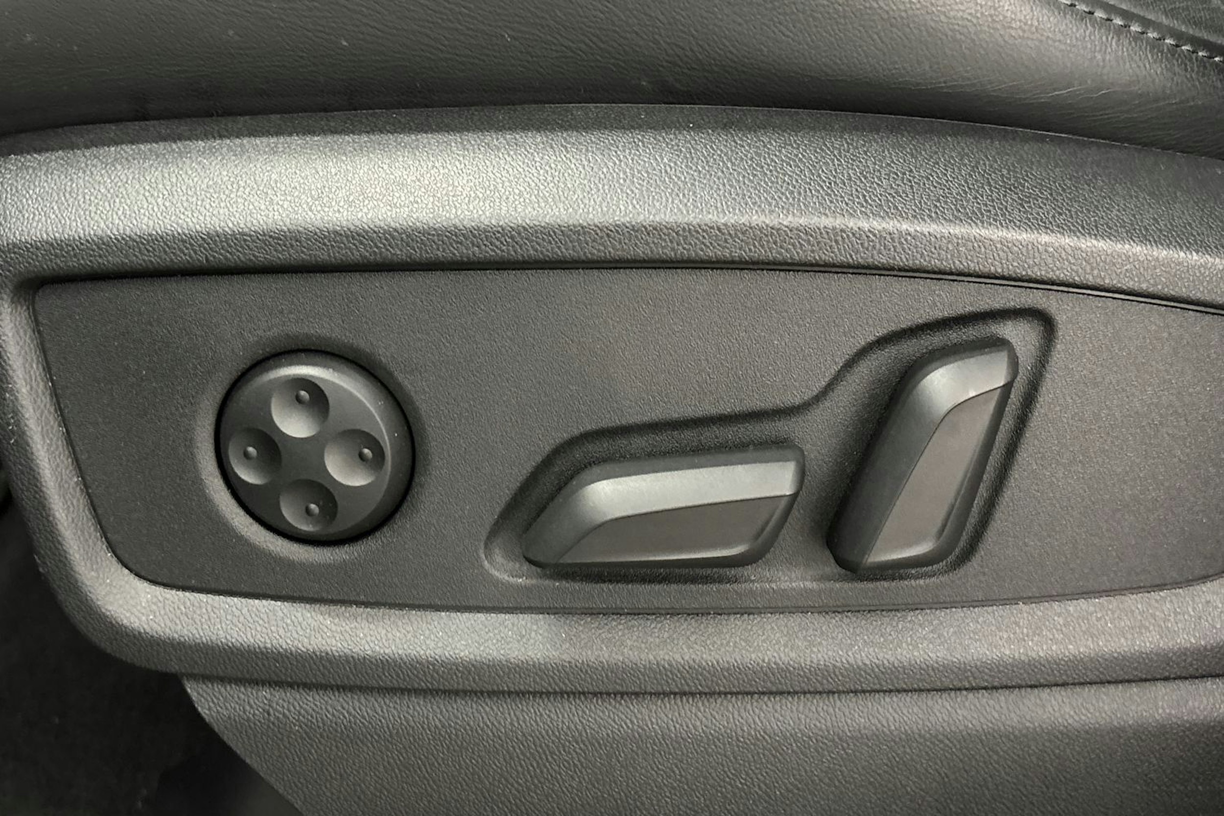 met. sininen Audi Q5 2023 kuva 15.