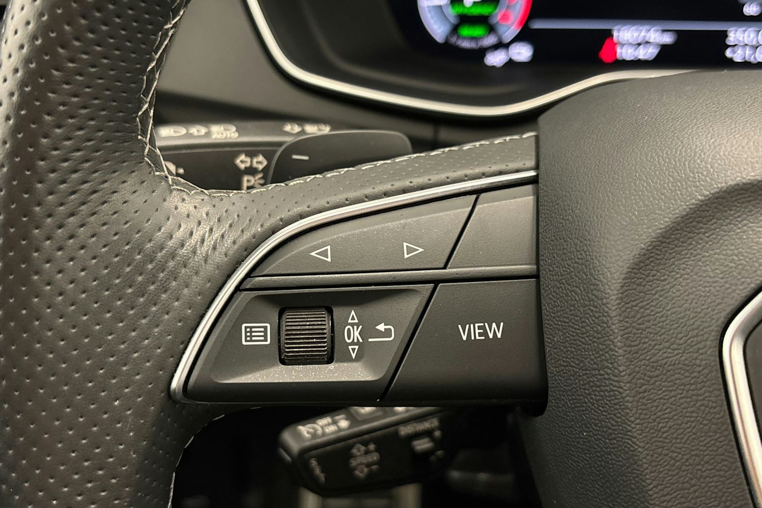 met. sininen Audi Q5 2023 kuva 18.