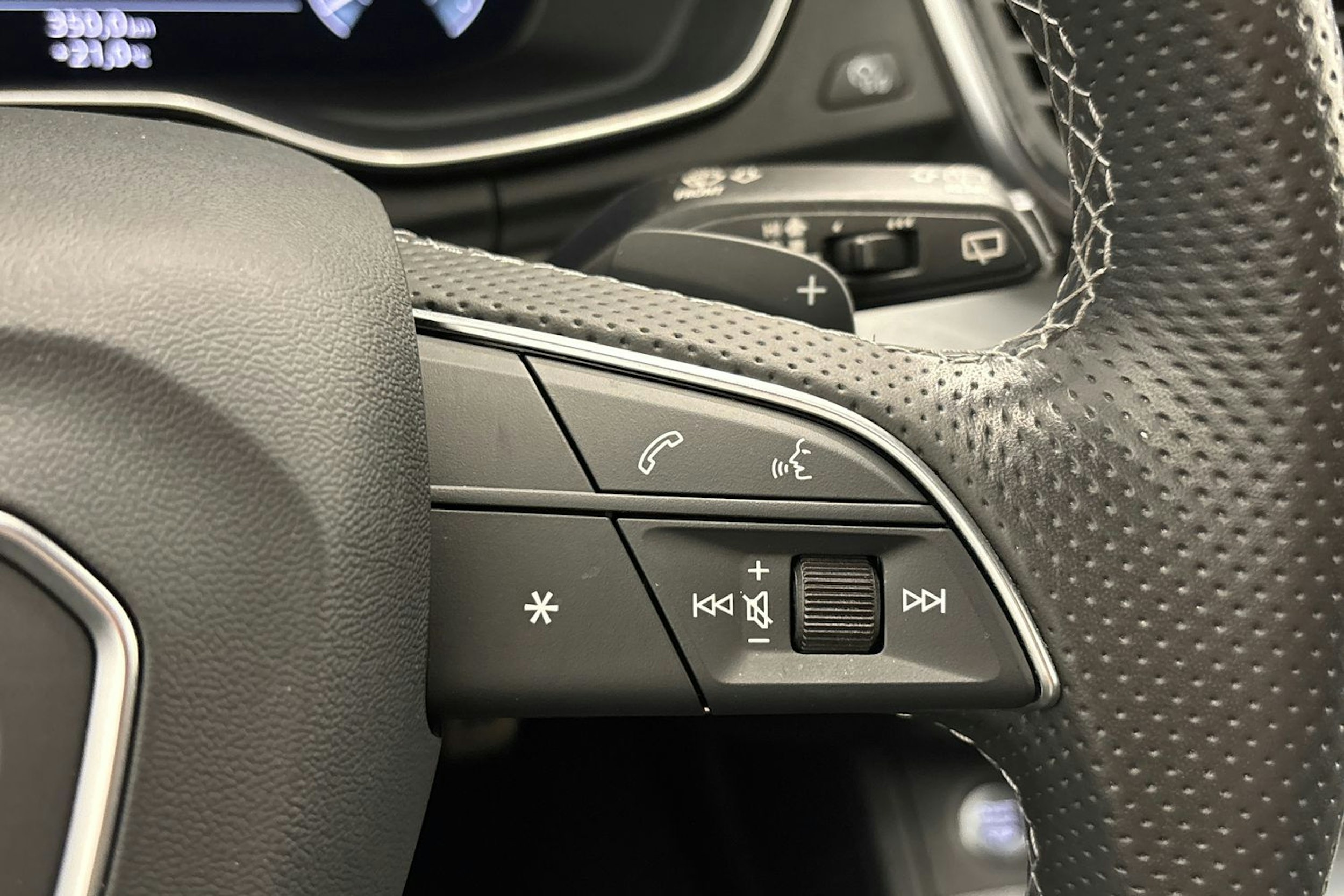 met. sininen Audi Q5 2023 kuva 19.