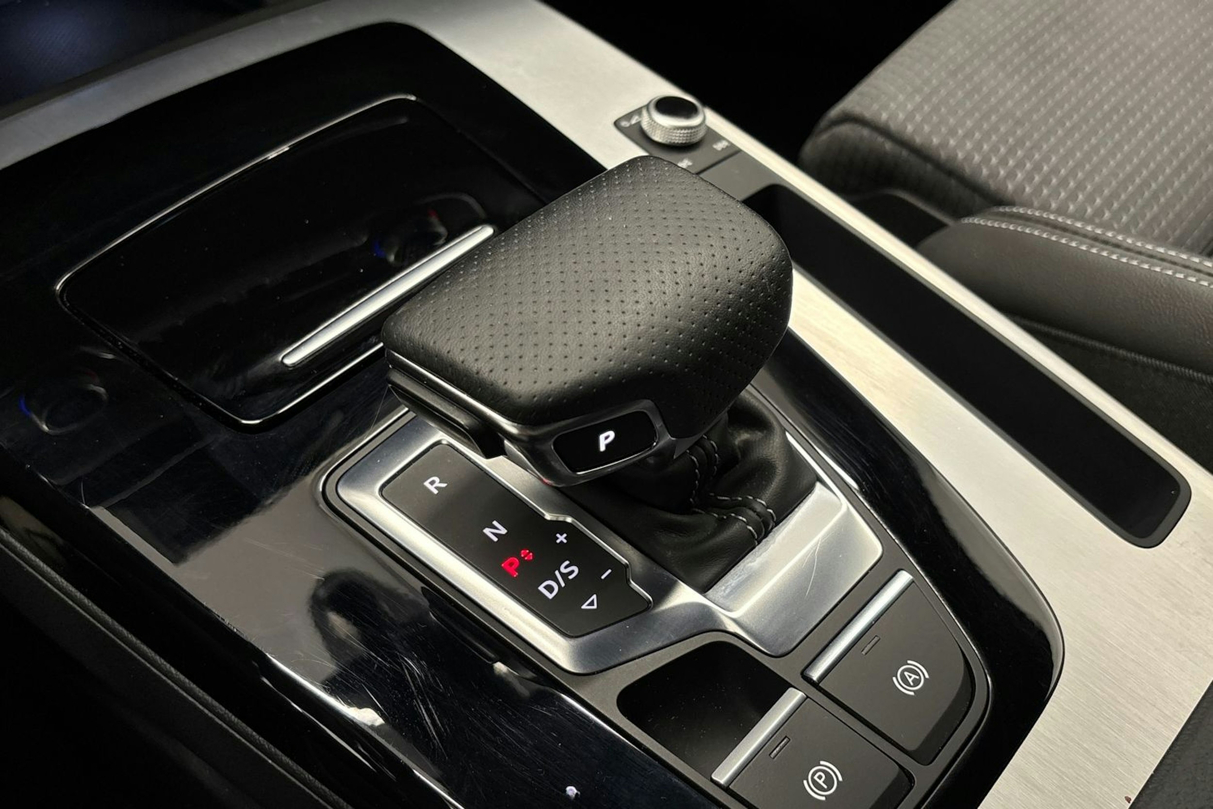 met. sininen Audi Q5 2023 kuva 27.