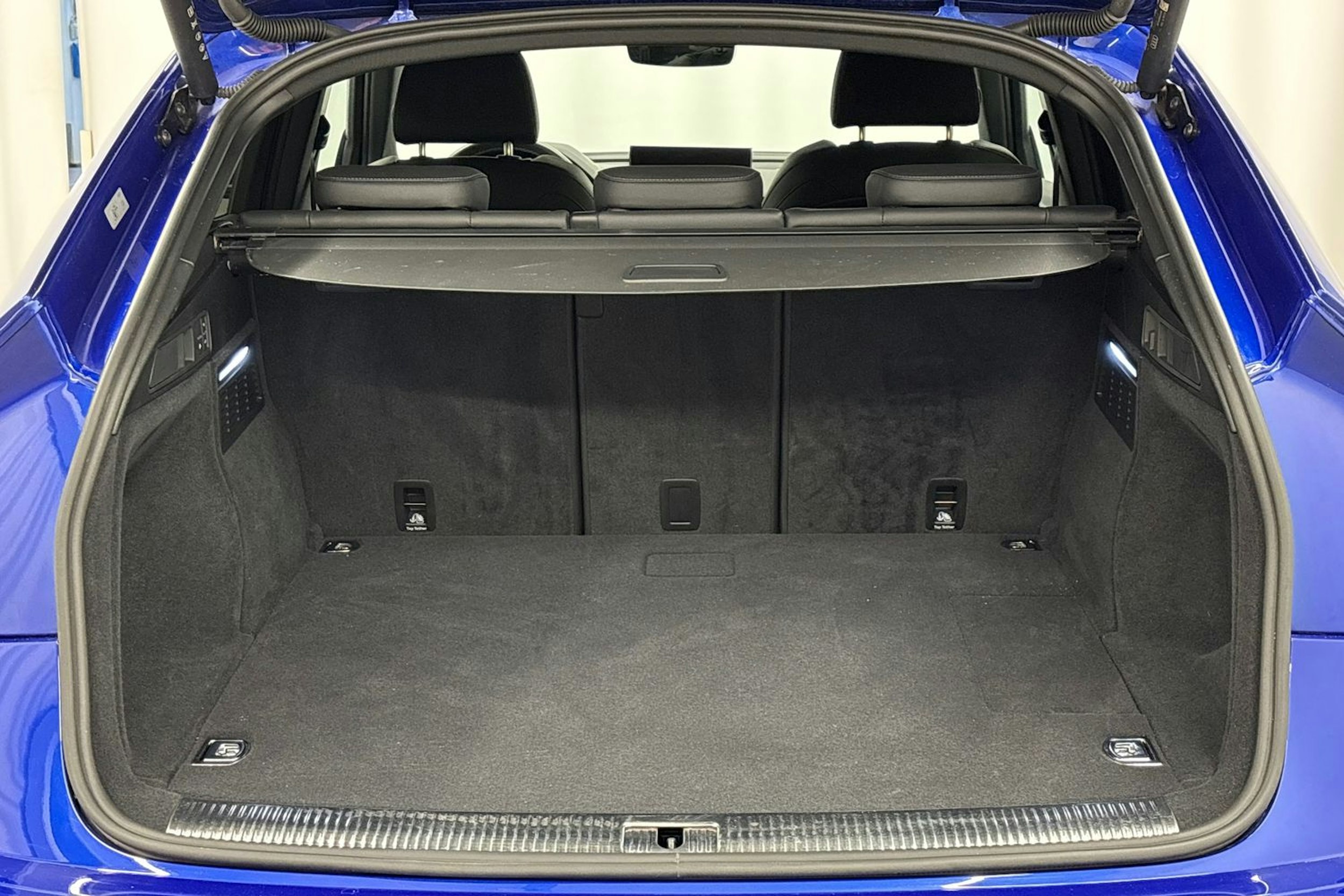 met. sininen Audi Q5 2023 kuva 28.