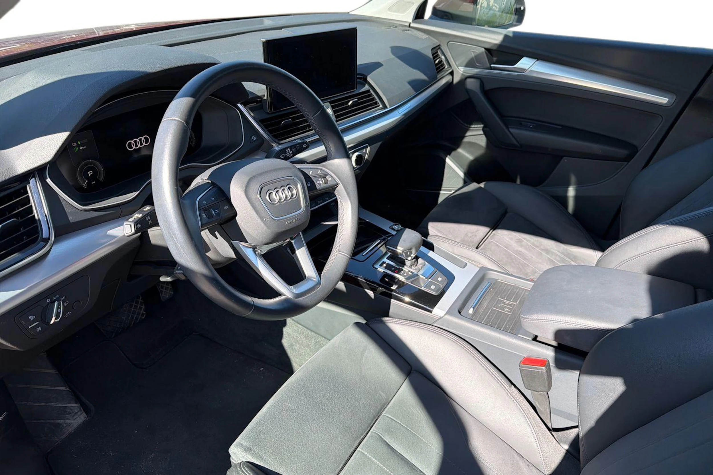 punainen Audi Q5 2023 kuva 3.