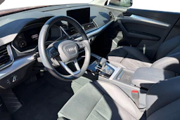 punainen Audi Q5 2023 kuva 3.