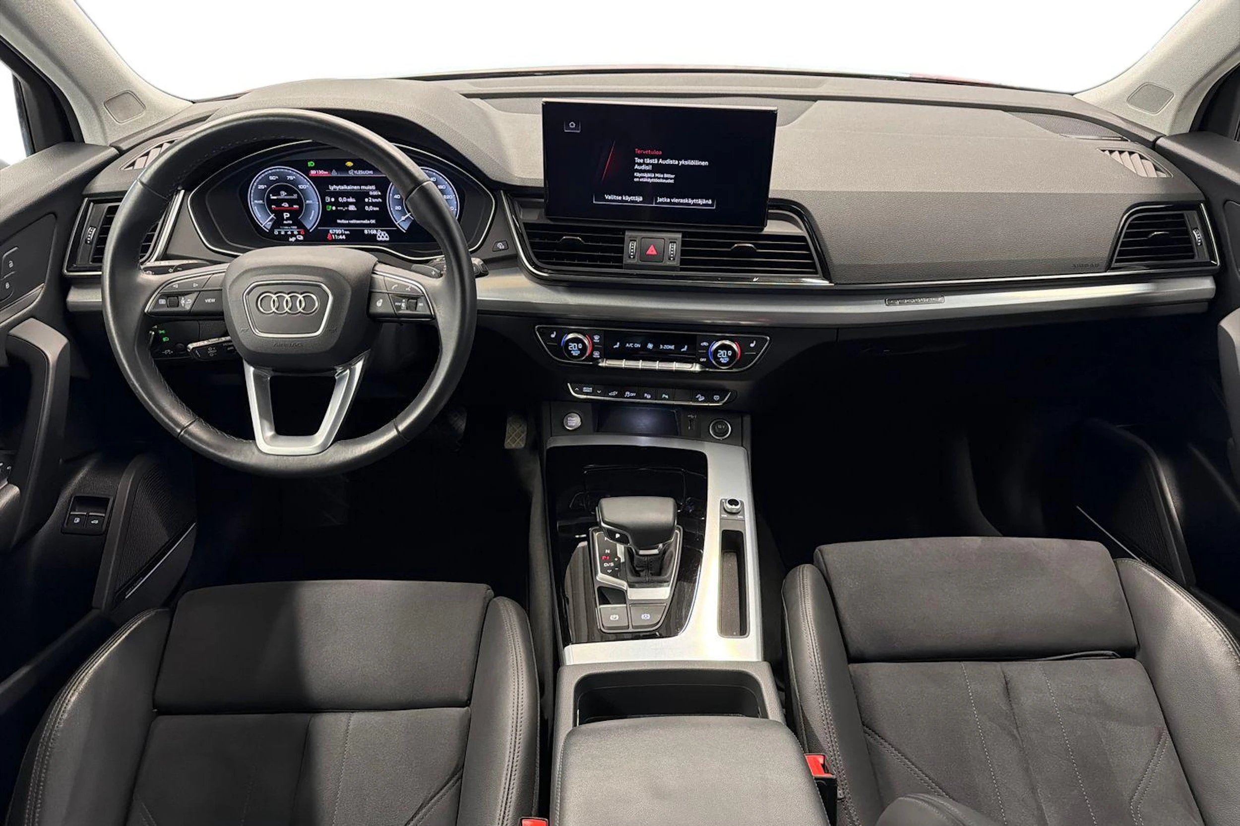 punainen Audi Q5 2023 kuva 7.