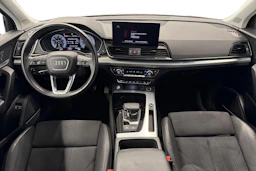 punainen Audi Q5 2023 kuva 7.