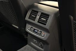 punainen Audi Q5 2023 kuva 13.