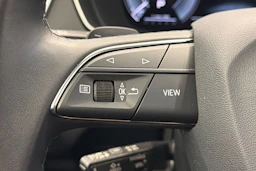 punainen Audi Q5 2023 kuva 20.