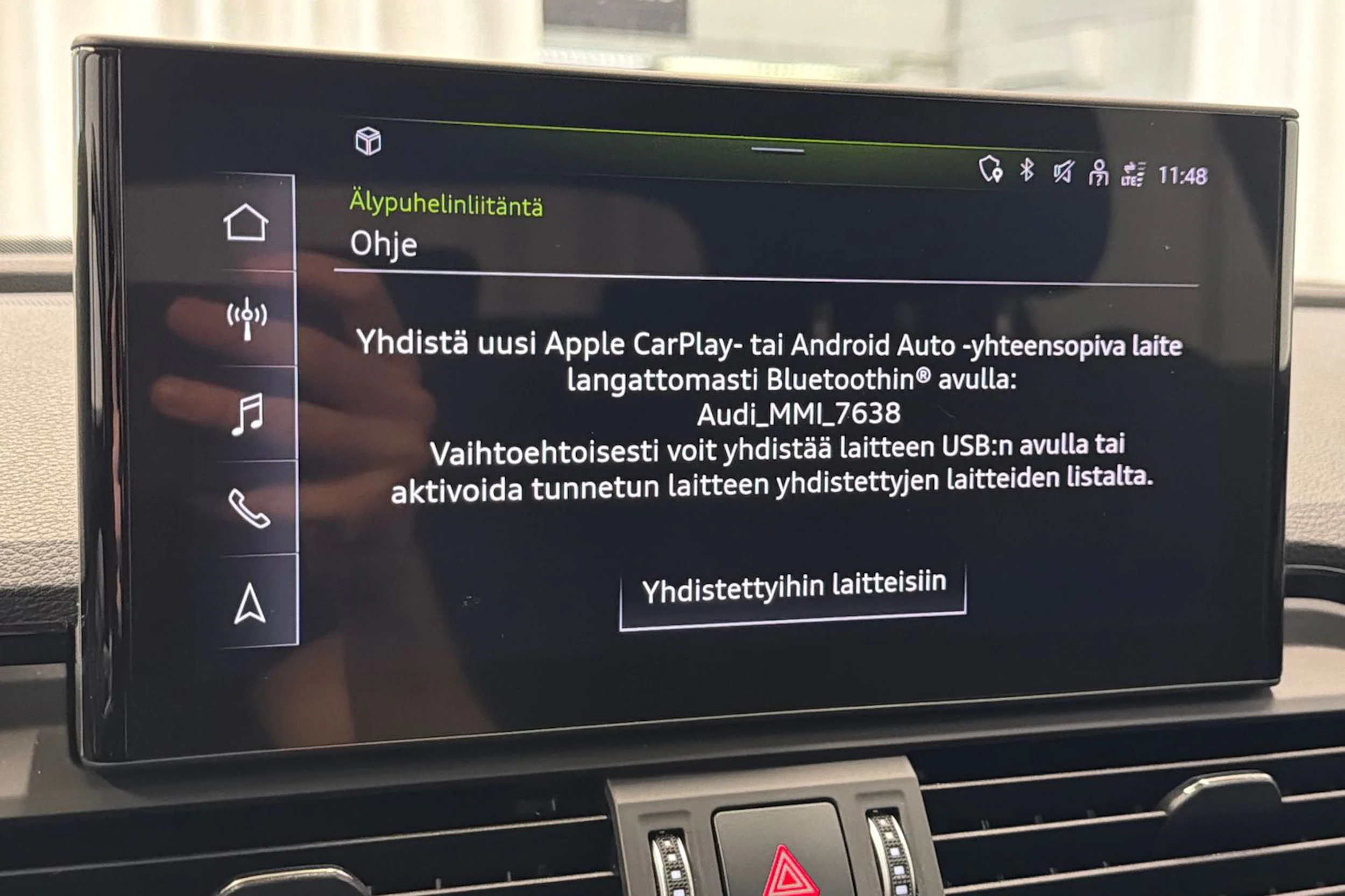 punainen Audi Q5 2023 kuva 22.
