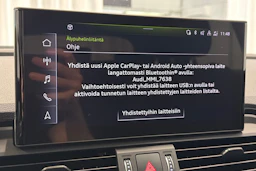 punainen Audi Q5 2023 kuva 22.