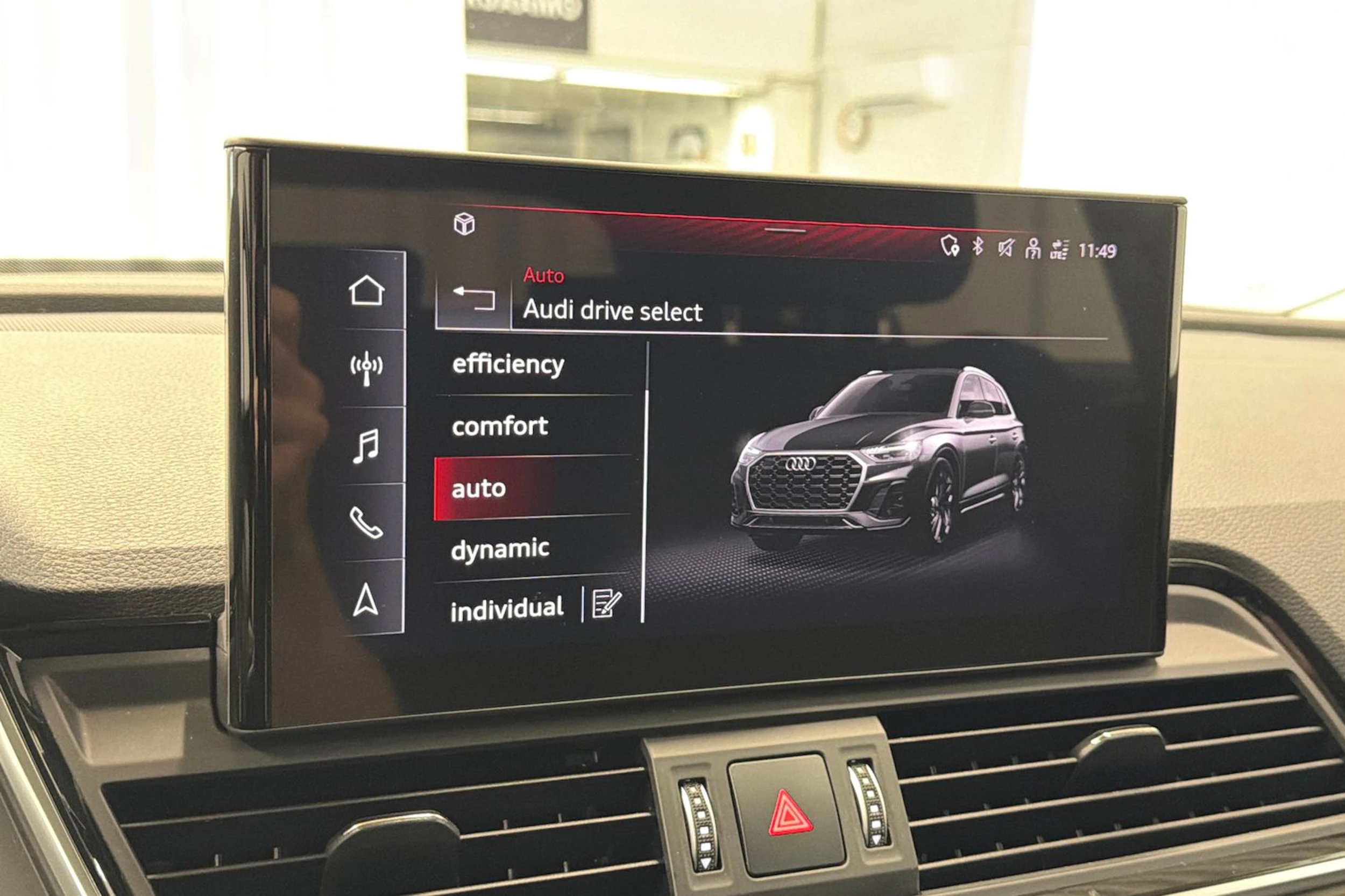 punainen Audi Q5 2023 kuva 23.
