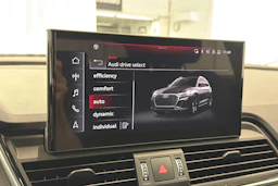 punainen Audi Q5 2023 kuva 23.