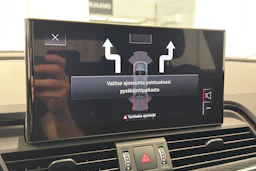 punainen Audi Q5 2023 kuva 25.