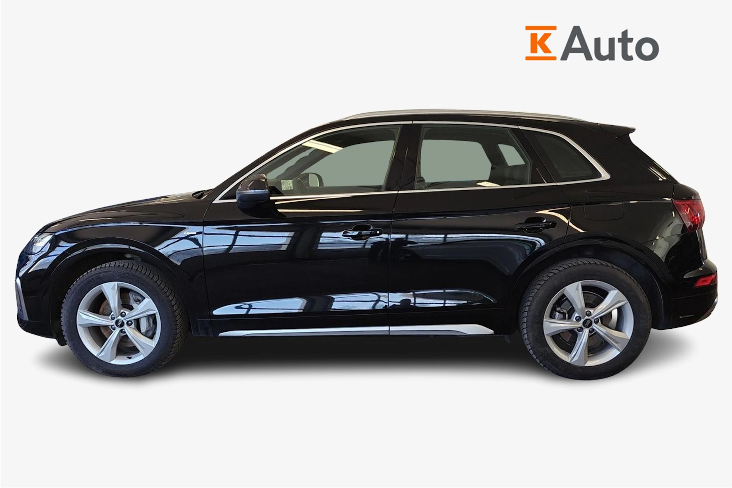 musta Audi Q5 2023 kuva 5.