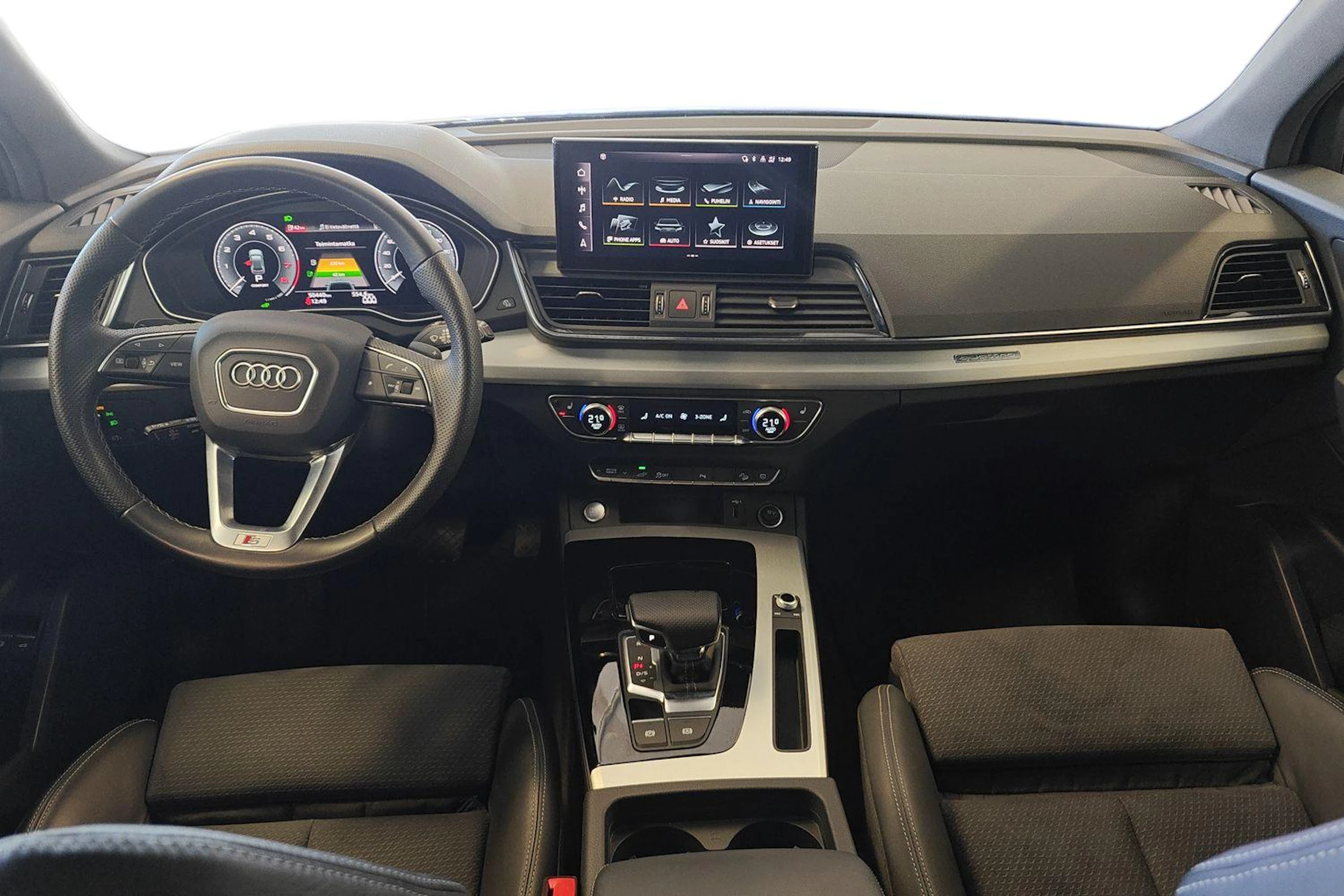 musta Audi Q5 2023 kuva 7.