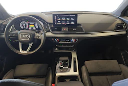 musta Audi Q5 2023 kuva 7.