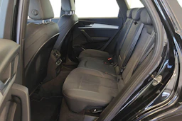 musta Audi Q5 2023 kuva 8.