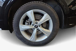 musta Audi Q5 2023 kuva 9.