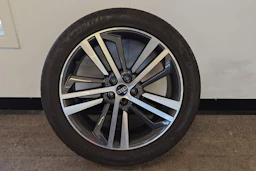 musta Audi Q5 2023 kuva 10.