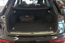 musta Audi Q5 2023 kuva 11.