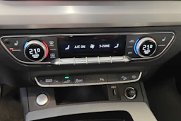 musta Audi Q5 2023 kuva 15.