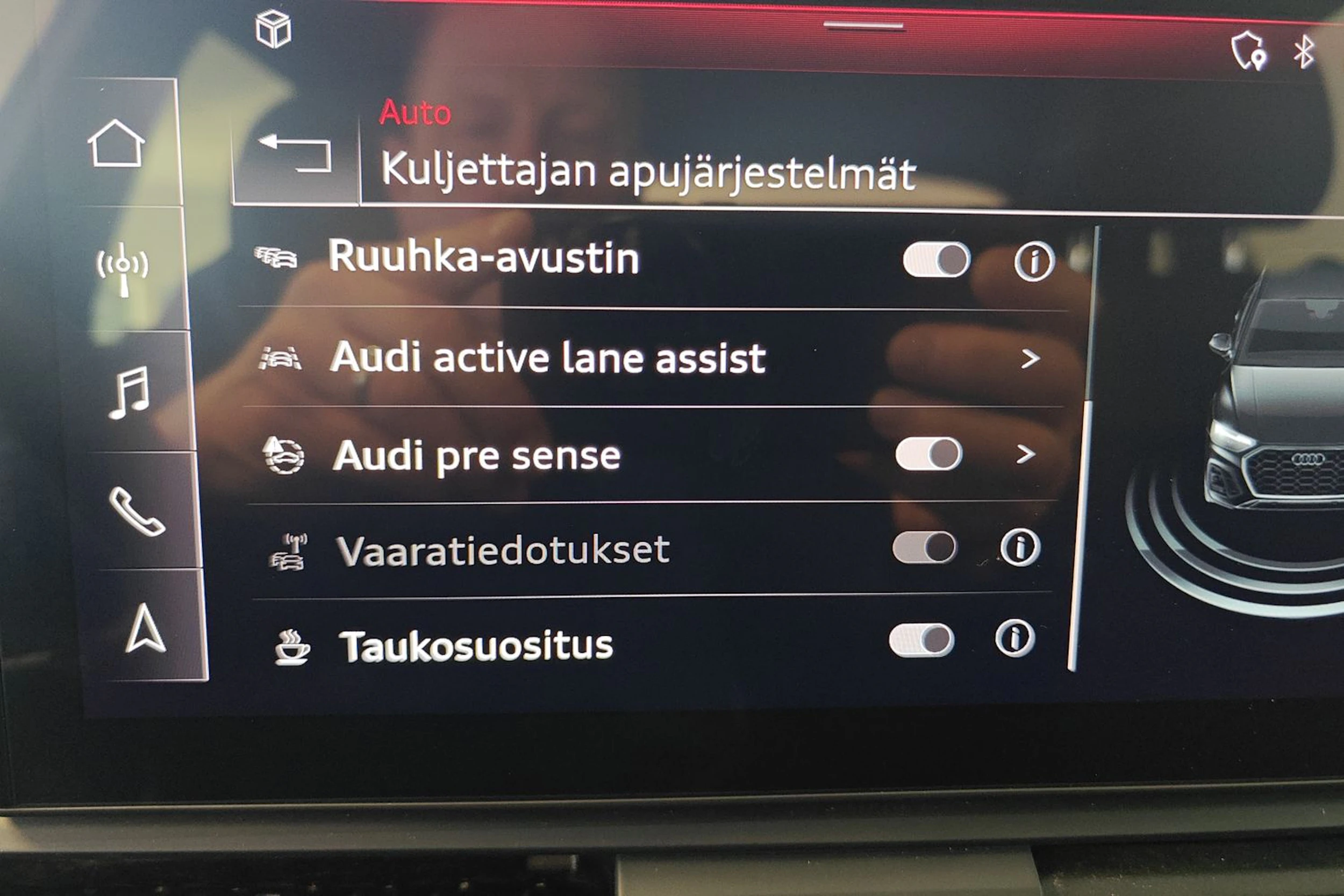 musta Audi Q5 2023 kuva 18.
