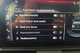 musta Audi Q5 2023 kuva 18.