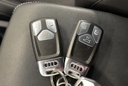 musta Audi Q5 2023 kuva 34.