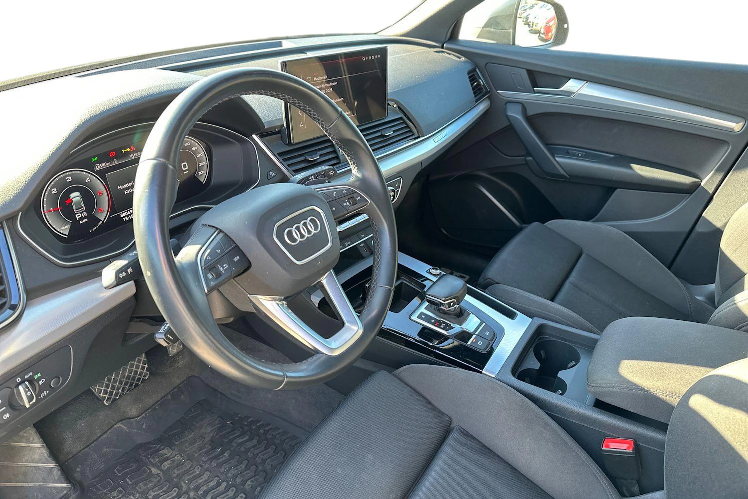 harmaa Audi Q5 2023 kuva 3.