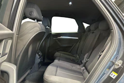 harmaa Audi Q5 2023 kuva 11.