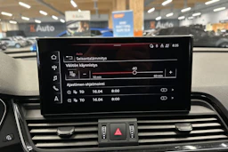 harmaa Audi Q5 2023 kuva 18.