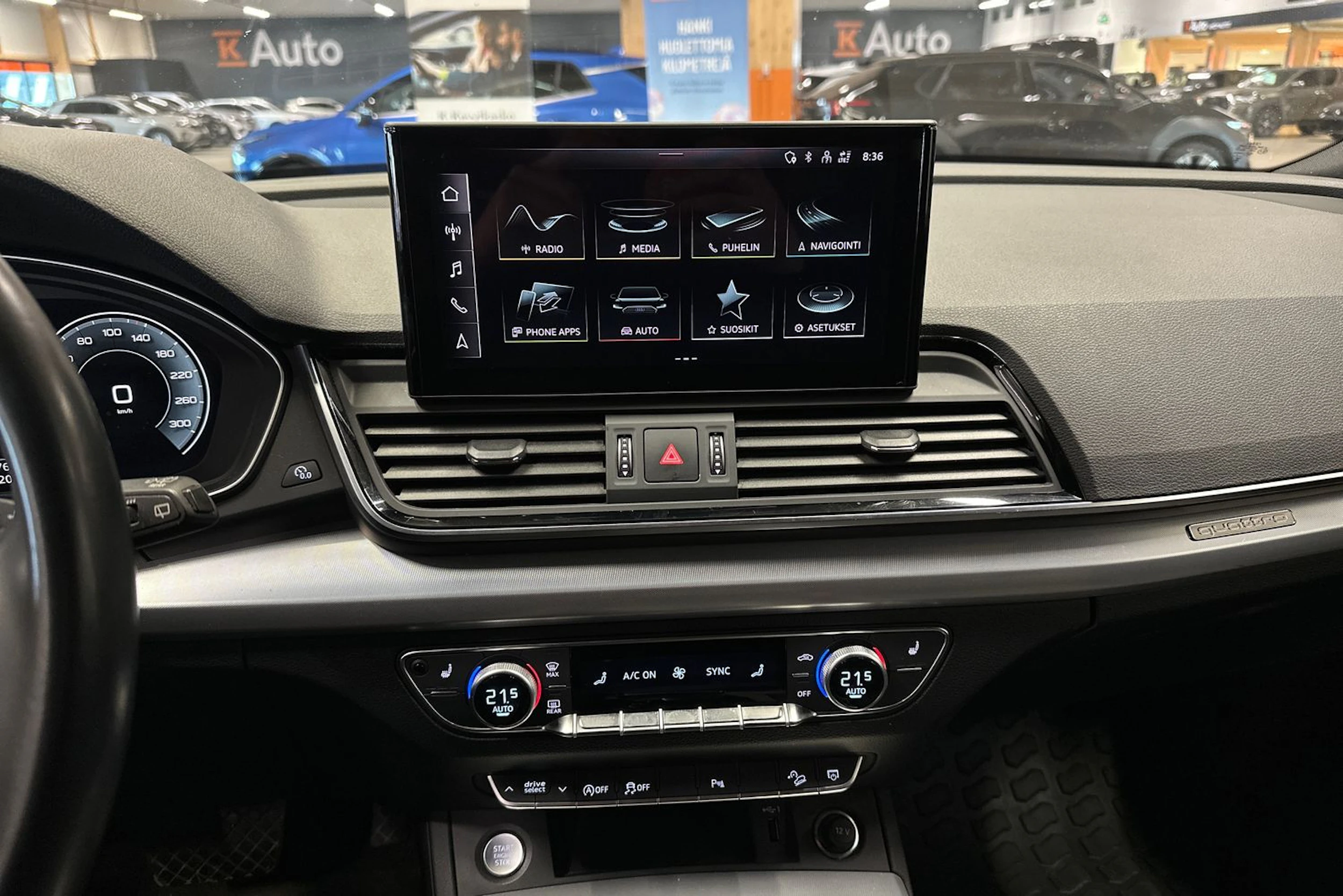 harmaa Audi Q5 2023 kuva 19.