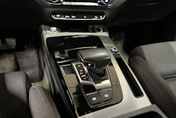 harmaa Audi Q5 2023 kuva 20.