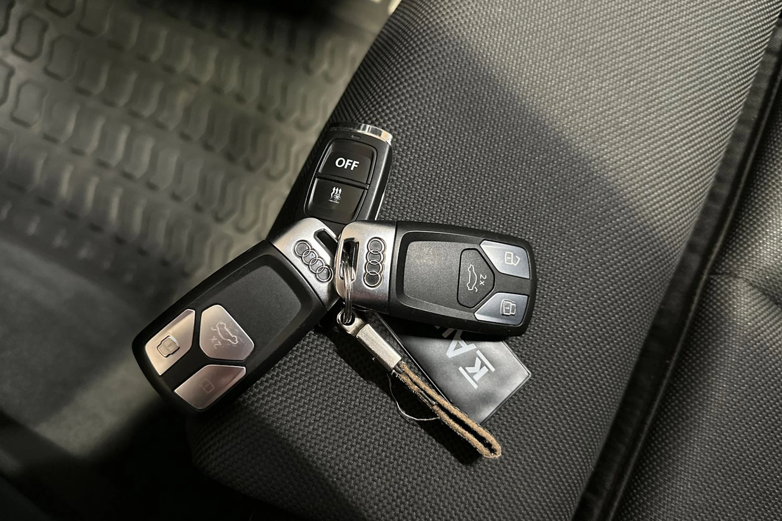 harmaa Audi Q5 2023 kuva 21.