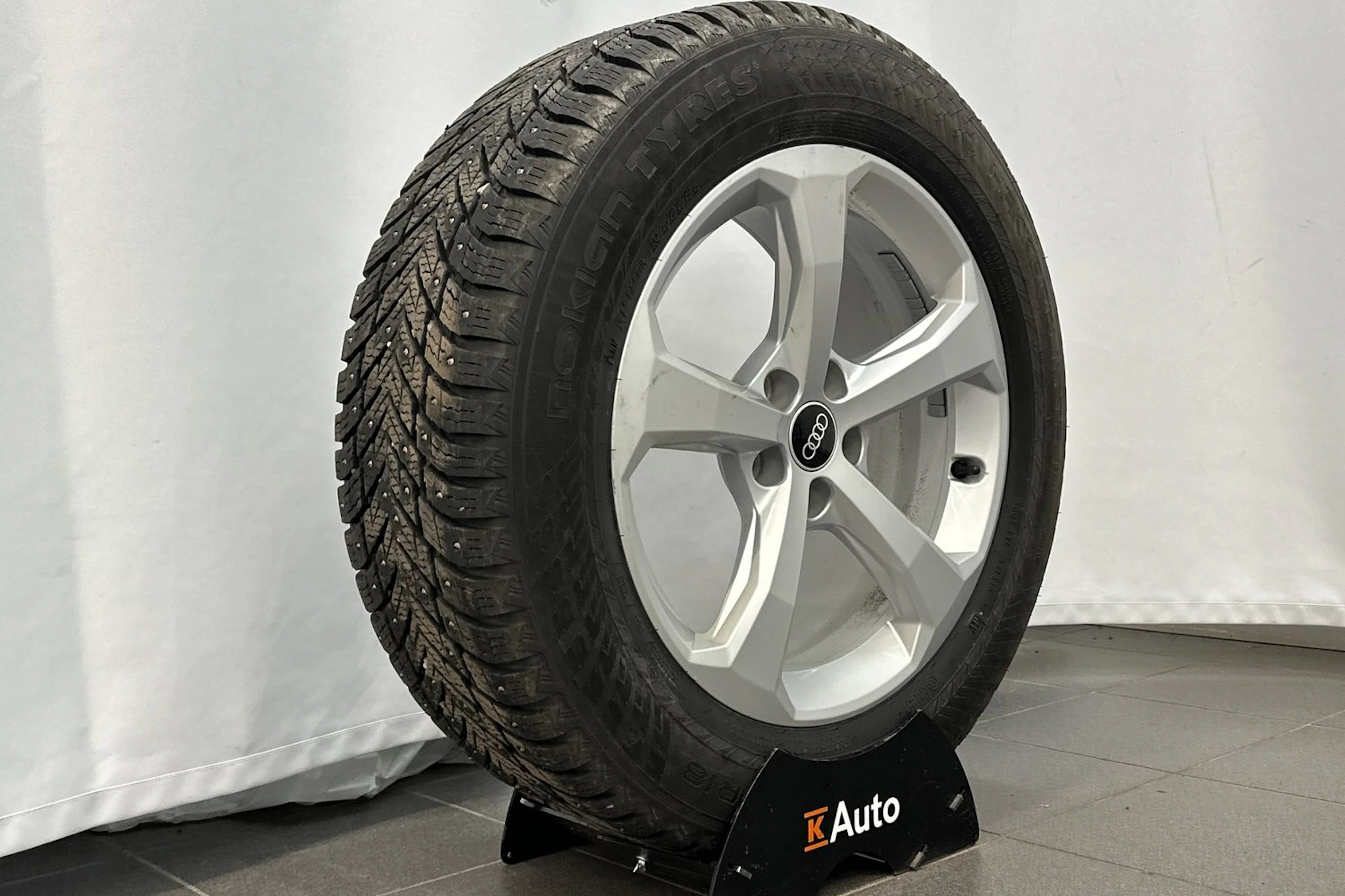 musta Audi Q5 2023 kuva 10.